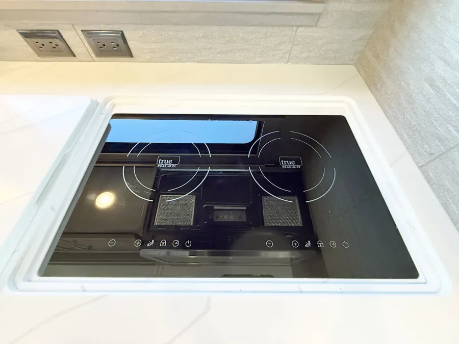 2026 Renegade Explorer 40ERB | Photo 10 of 29