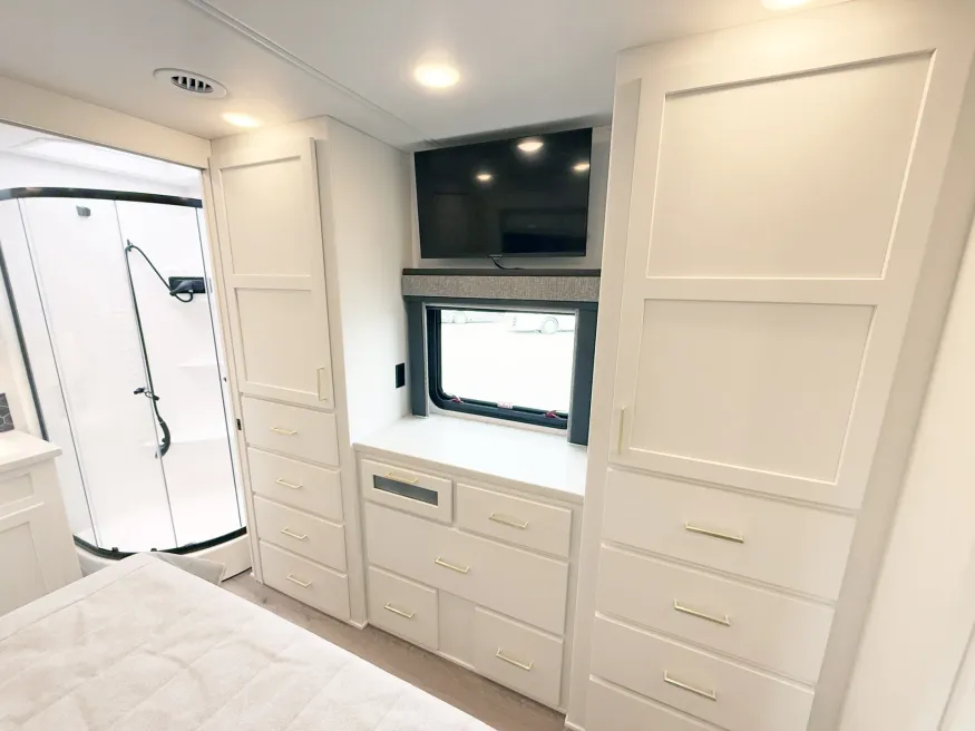 2026 Renegade Valencia 39RB | Photo 8 of 23