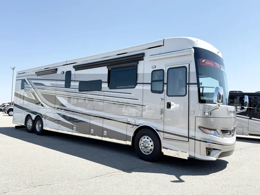 2026 Newmar London Aire 4551 | Photo 1 of 34