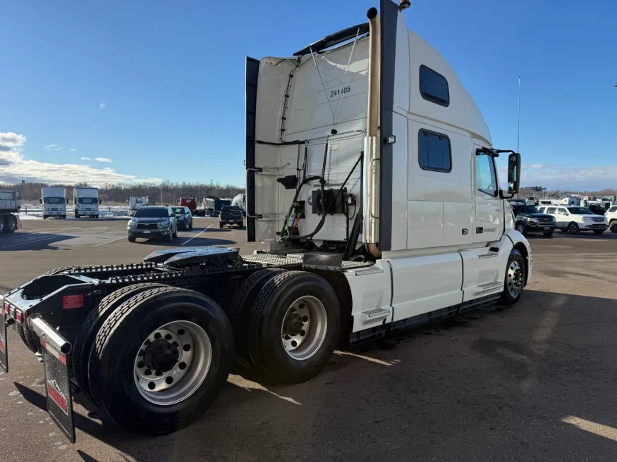 2024 Volvo VNL | Photo 5 of 18