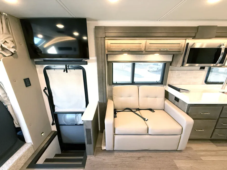 2026 Renegade Verona 40VTS | Photo 10 of 31