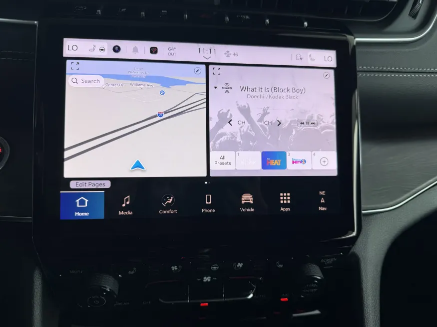 2025 Jeep Grand Cherokee Overland | Photo 17 of 19