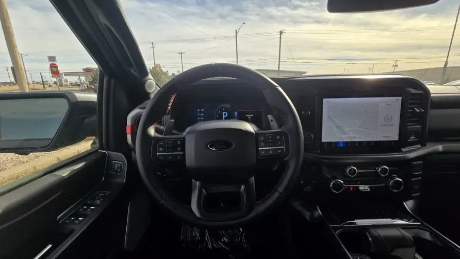 2025 Ford F-150 | Photo 15 of 32