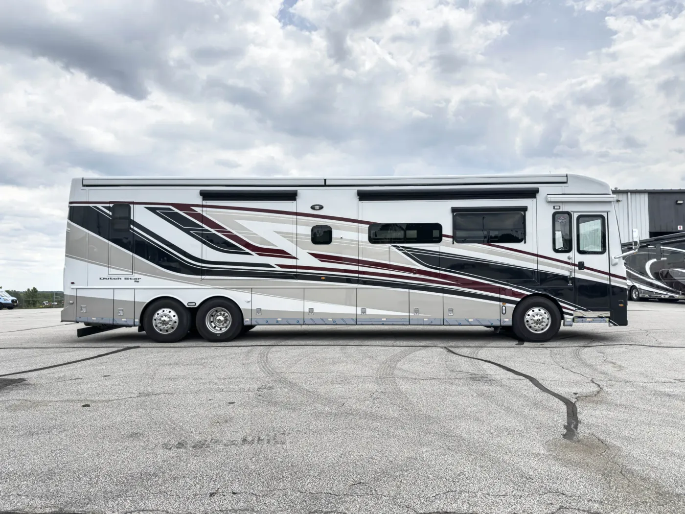 2026 Newmar Dutch Star 4369 | Photo 3 of 43