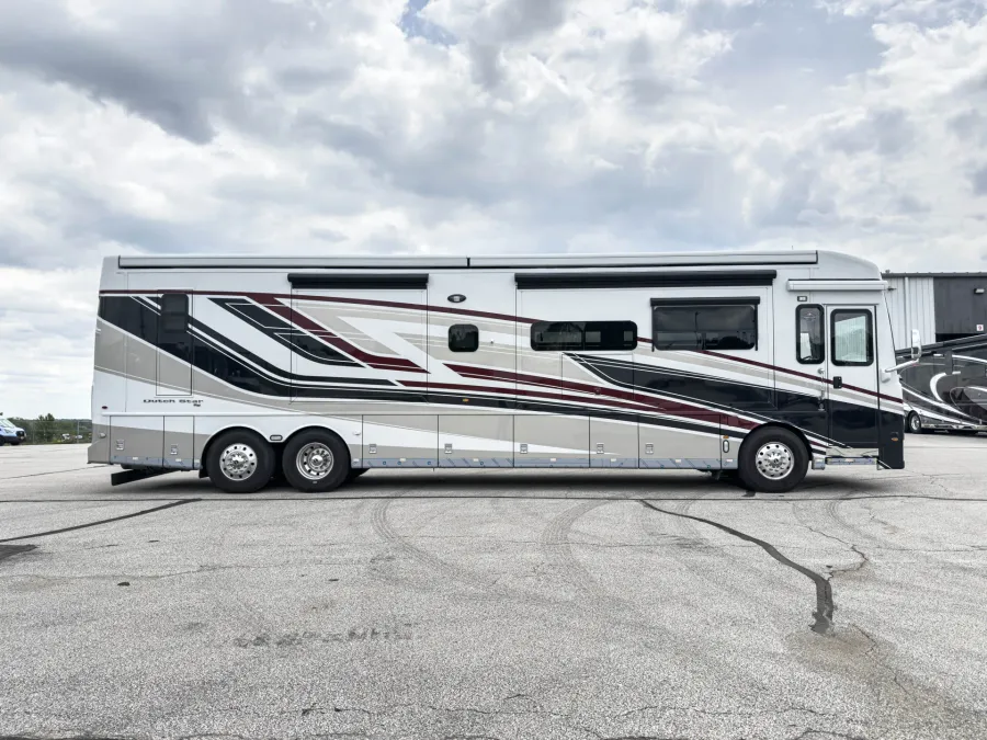 2026 Newmar Dutch Star 4369 | Photo 3 of 43