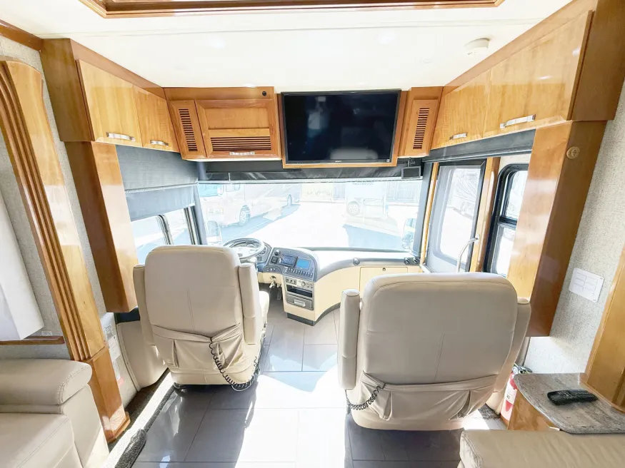 2013 Newmar King Aire 4584 | Photo 6 of 33