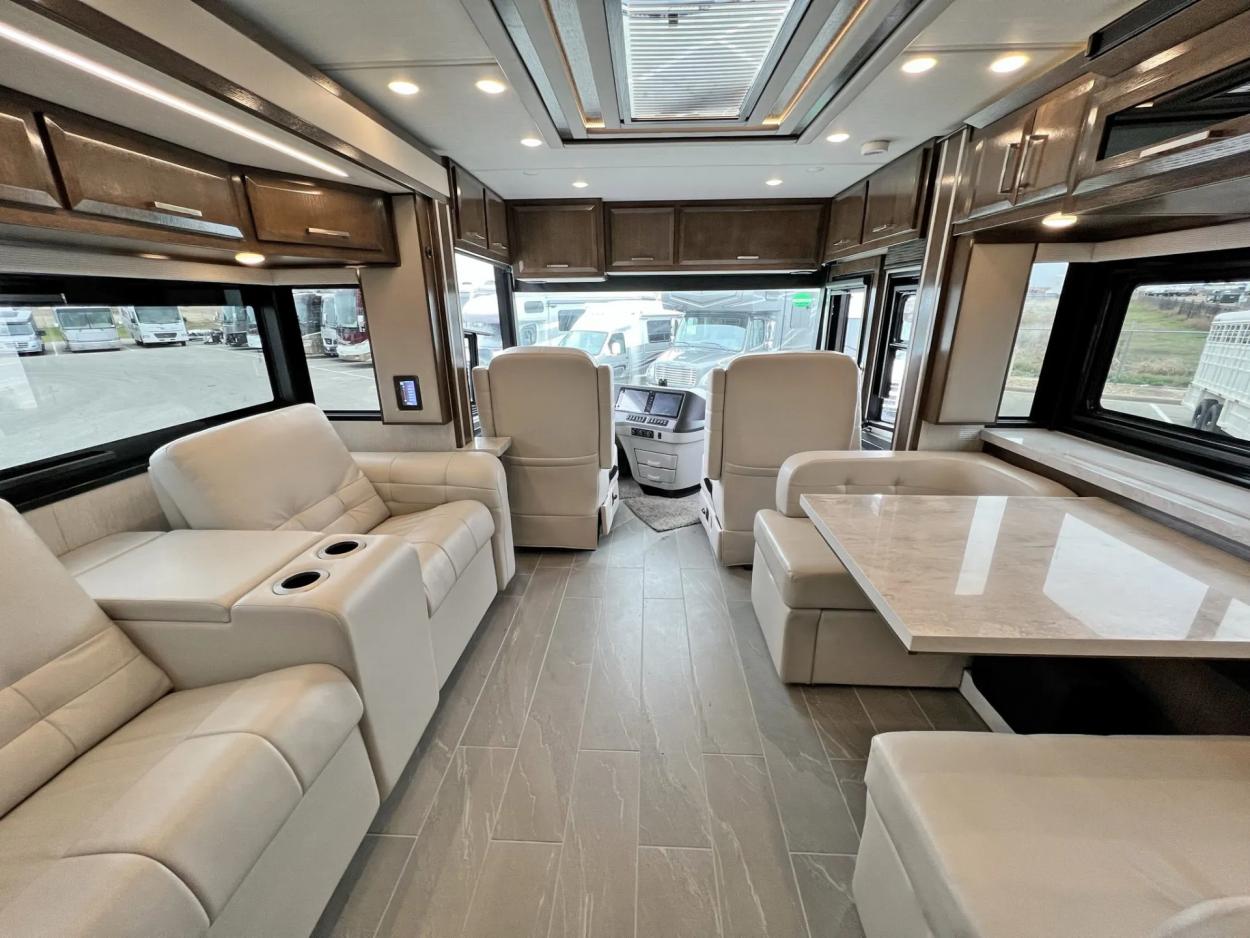 2023 Newmar New Aire 3543 | Photo 6 of 41