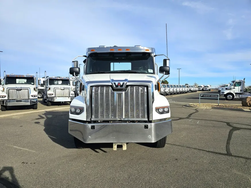 2023 Western Star 47X | Photo 2 of 18