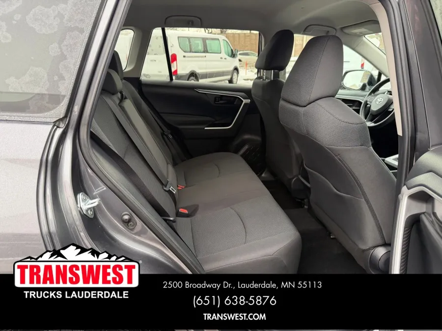 2021 Toyota RAV4 LE | Photo 19 of 23