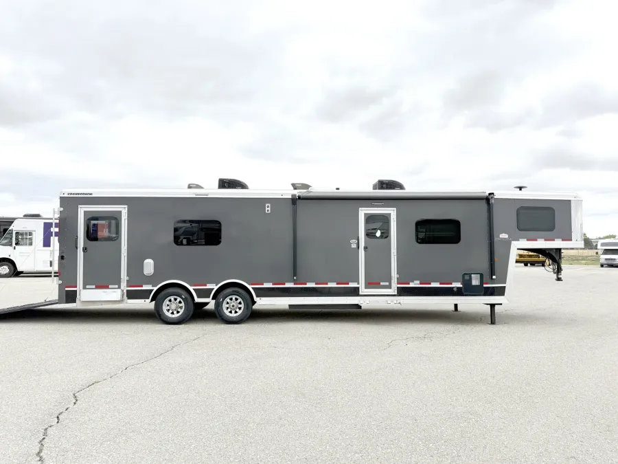 2022 Logan Coach Ultimate Sports Hauler | Photo 2 of 25