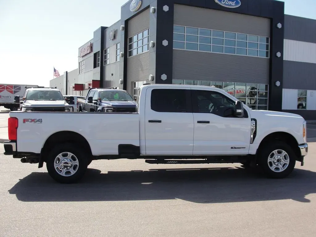 2023 Ford Super Duty F-350 XL | Photo 5 of 14