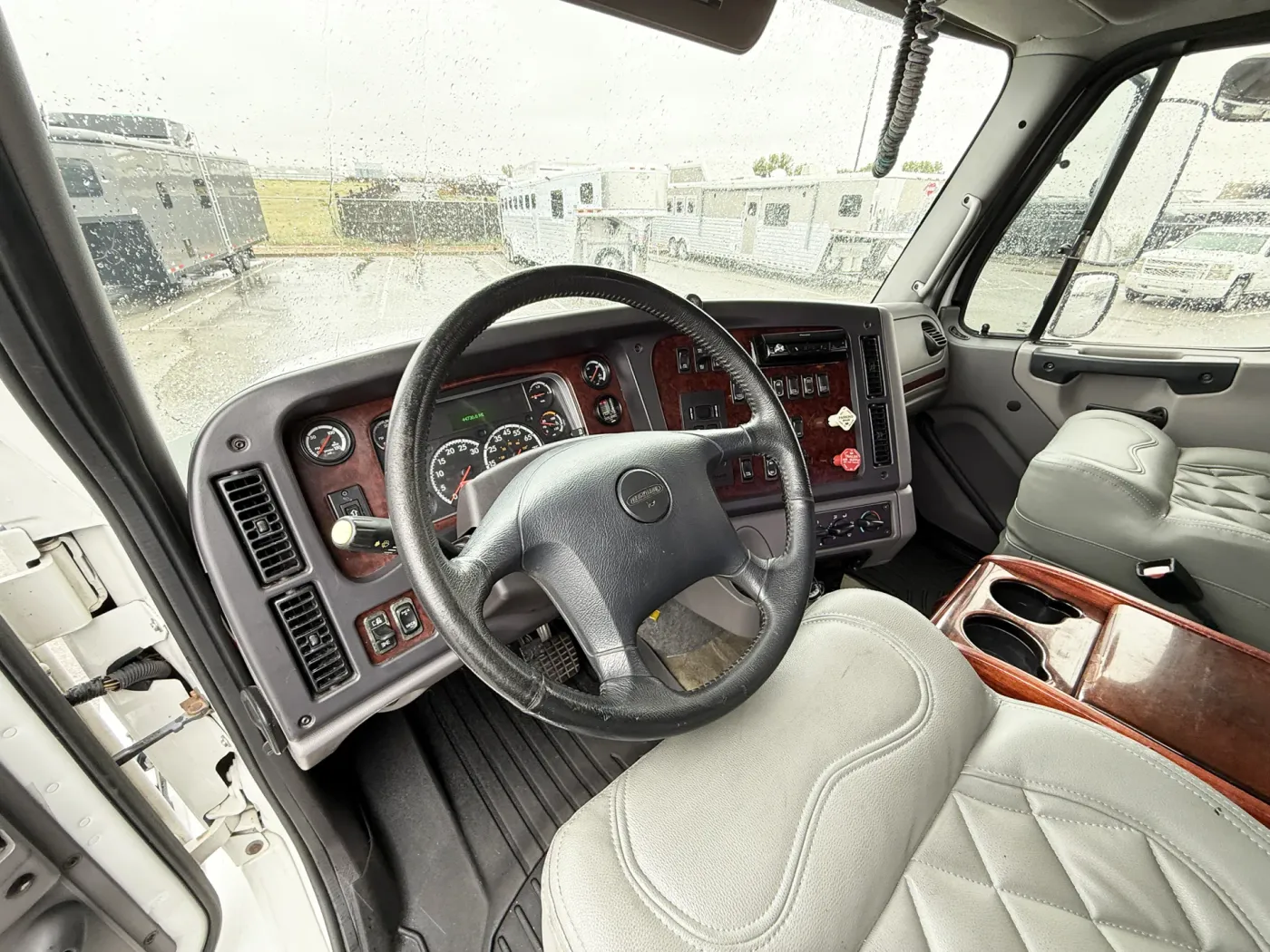 2011 Freightliner M2 112 | Photo 5 of 22