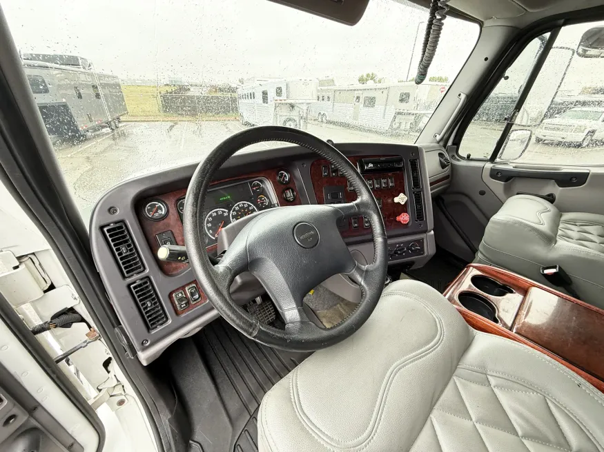 2011 Freightliner M2 112 | Photo 5 of 22