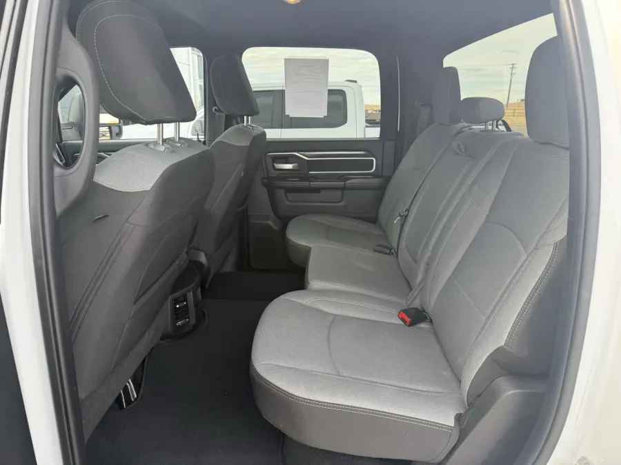 2024 RAM 2500 Big Horn | Photo 9 of 16