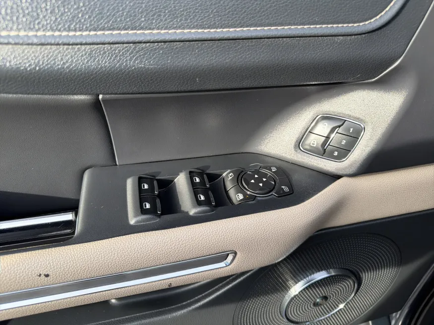 2022 Ford Expedition Limited | Photo 15 of 26