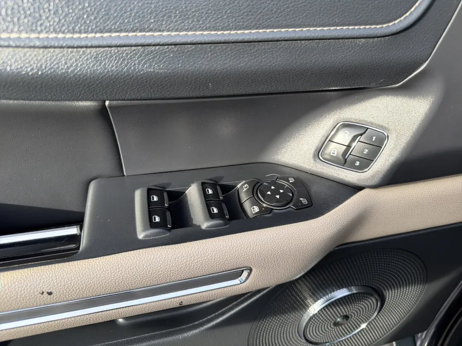 2022 Ford Expedition Limited | Photo 15 of 26