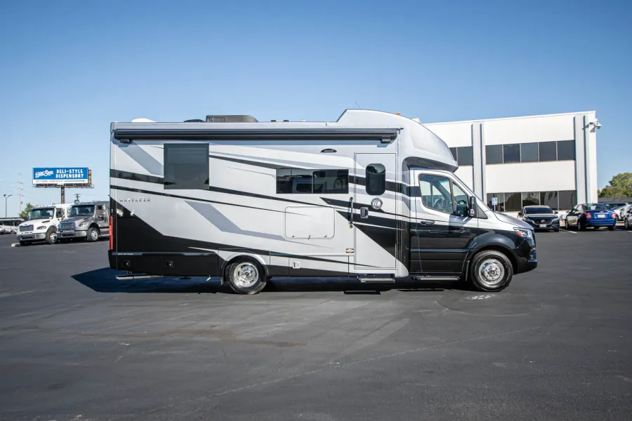 2026 Tiffin Wayfarer 25XPW | Photo 1 of 23