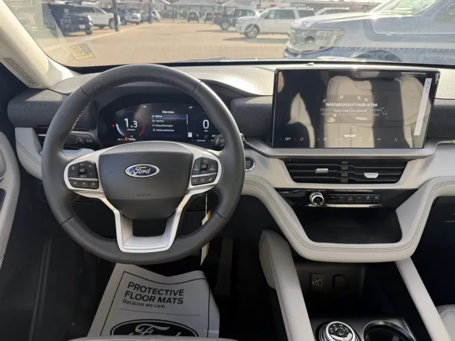 2026 Ford Explorer | Photo 17 of 28