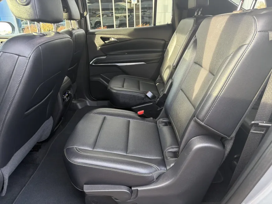 2025 Chevrolet Traverse AWD LT | Photo 11 of 22