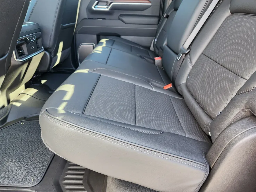 2026 GMC Sierra 2500HD Denali | Photo 10 of 31