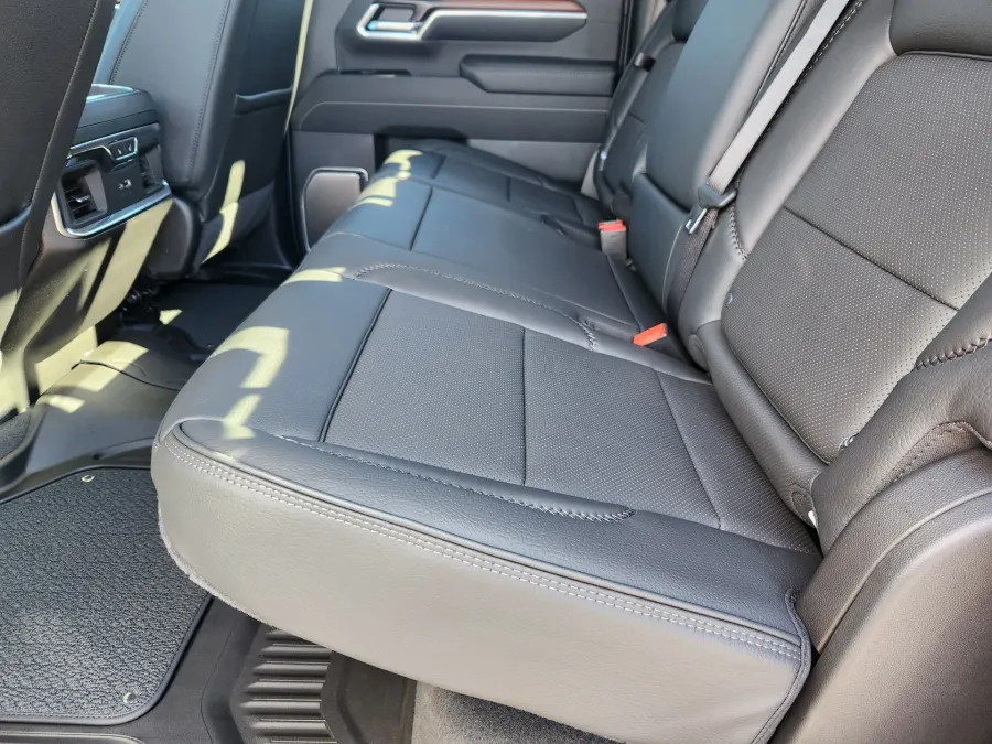 2026 GMC Sierra 2500HD Denali | Photo 10 of 31