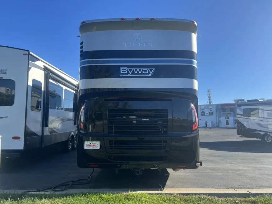 2026 Tiffin Byway 33FL | Photo 6 of 18