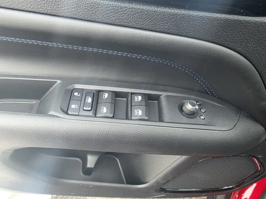 2026 Jeep Compass Latitude Altitude | Photo 19 of 24