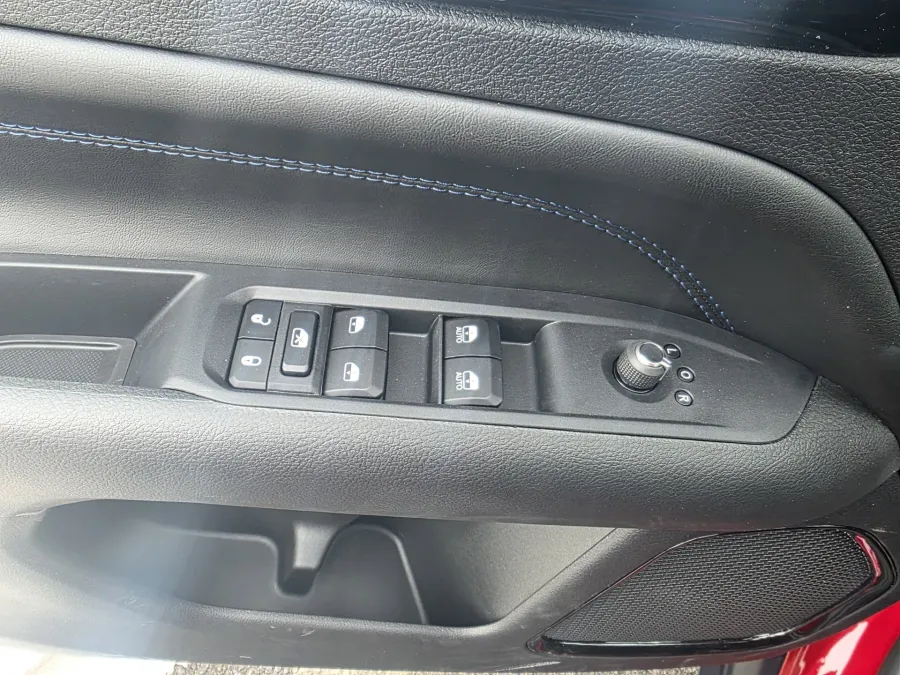 2026 Jeep Compass Latitude Altitude | Photo 19 of 24