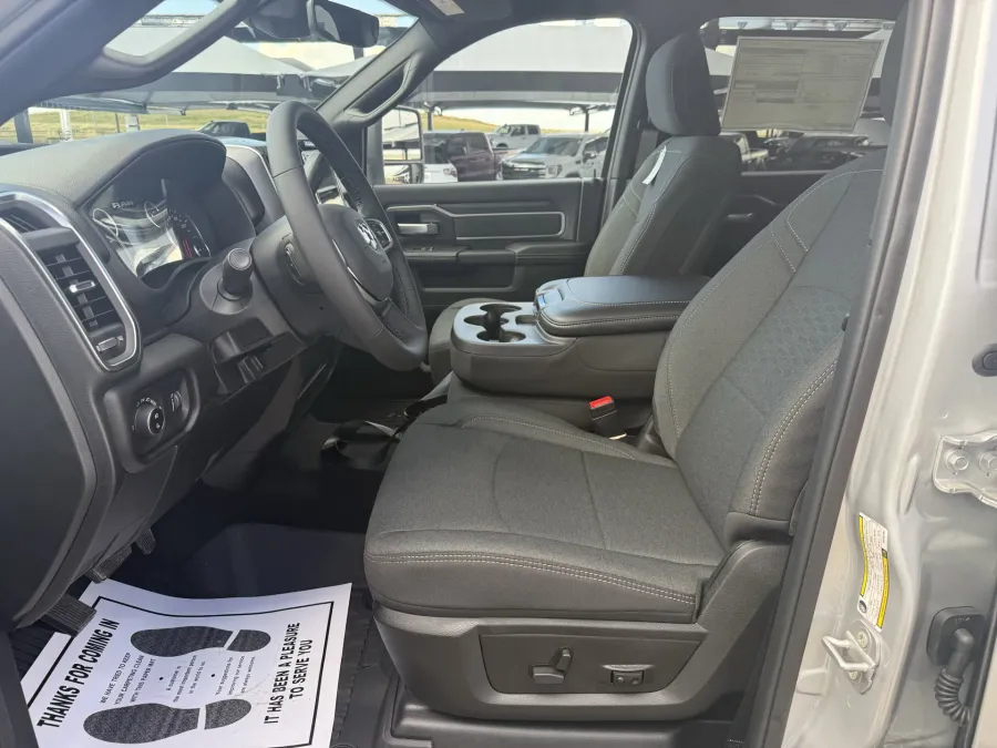 2025 RAM 3500 Big Horn | Photo 10 of 14