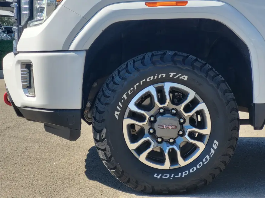 2023 GMC Sierra 2500HD AT4 | Photo 8 of 24