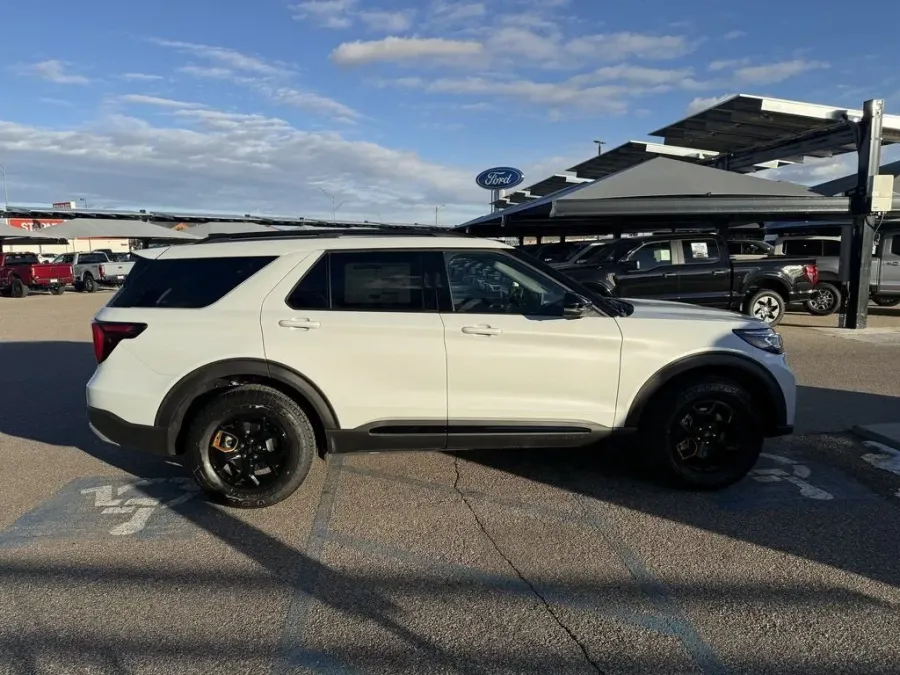 2026 Ford Explorer | Photo 4 of 32