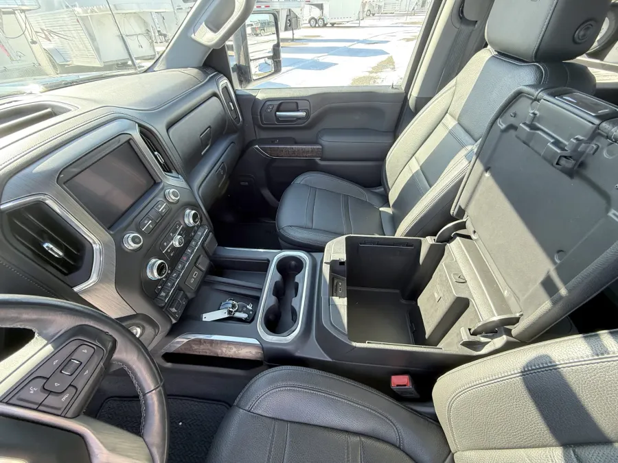 2020 GMC 3500HD Crew Cab Sierra Denali | Photo 7 of 22