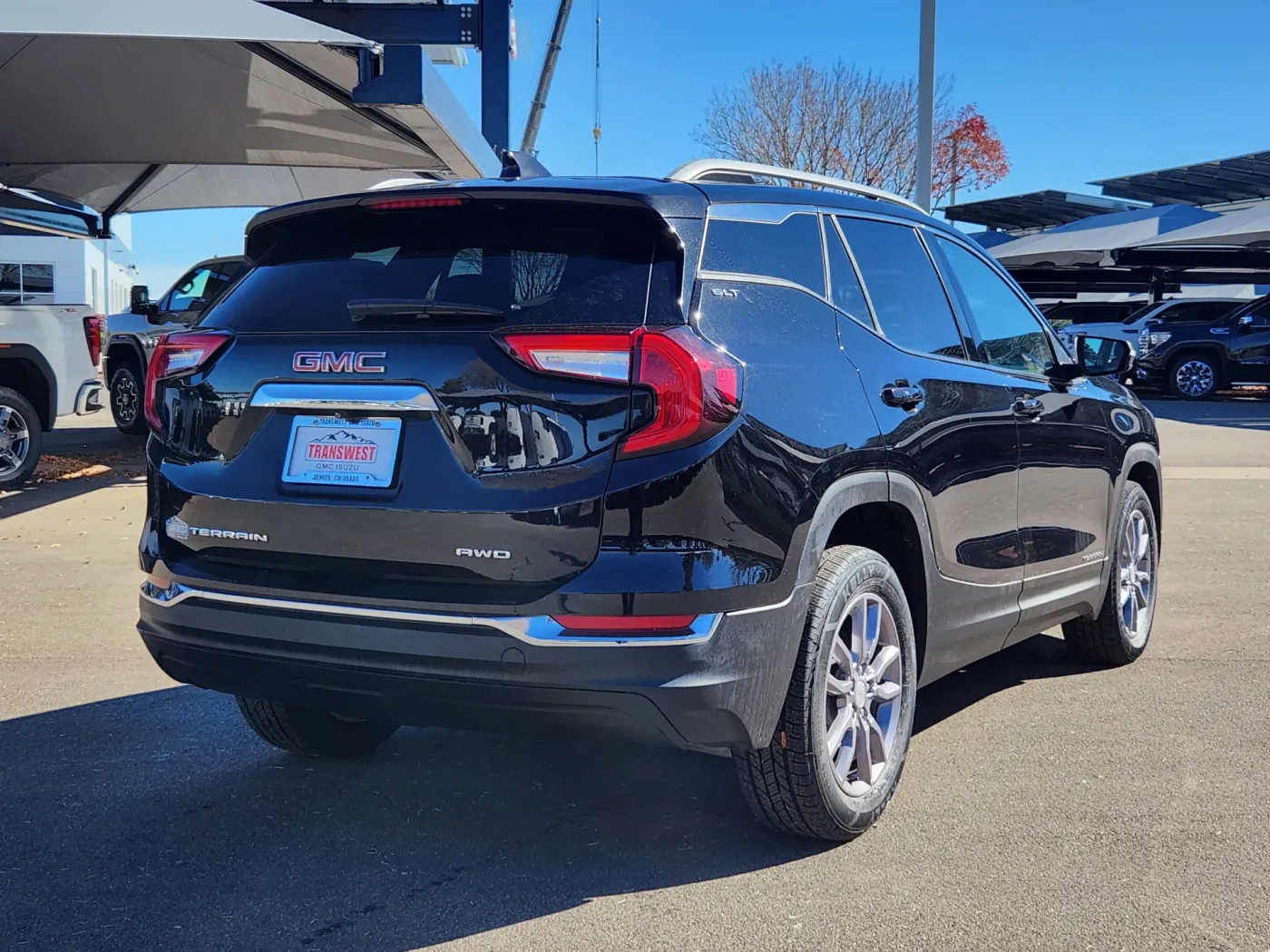 2024 GMC Terrain SLT | Photo 2 of 28