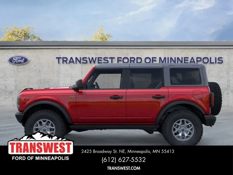 2025 Ford Bronco Badlands | Photo 2 of 25