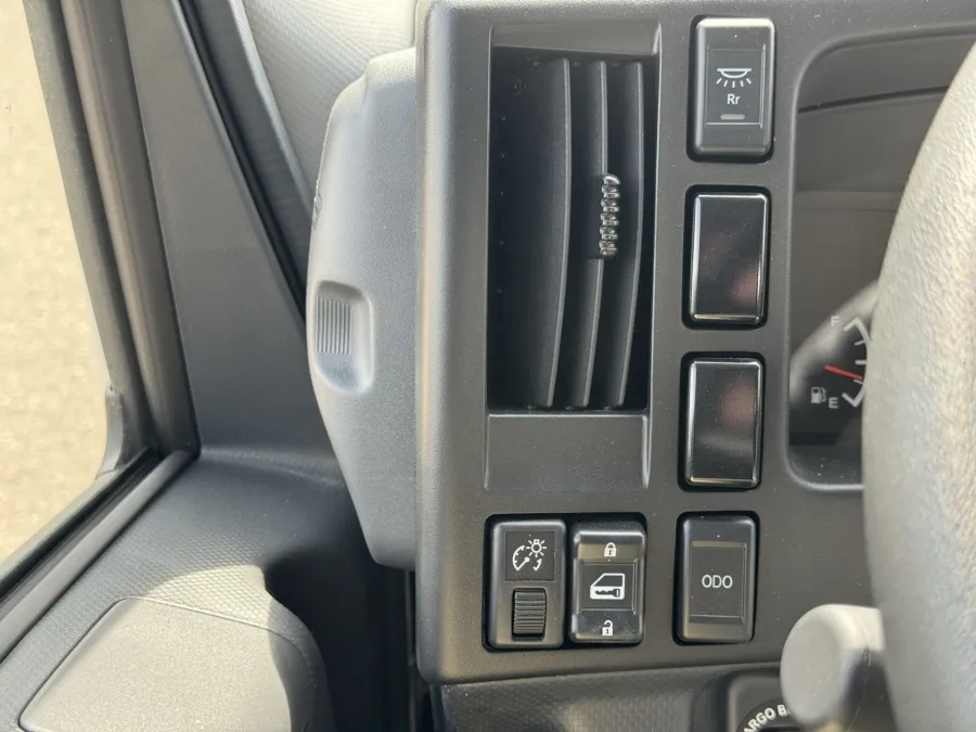 2025 Isuzu NRR GAS | Photo 18 of 21