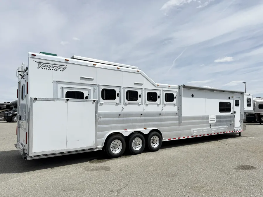 2019 Twister 5HLQ | Photo 16 of 27