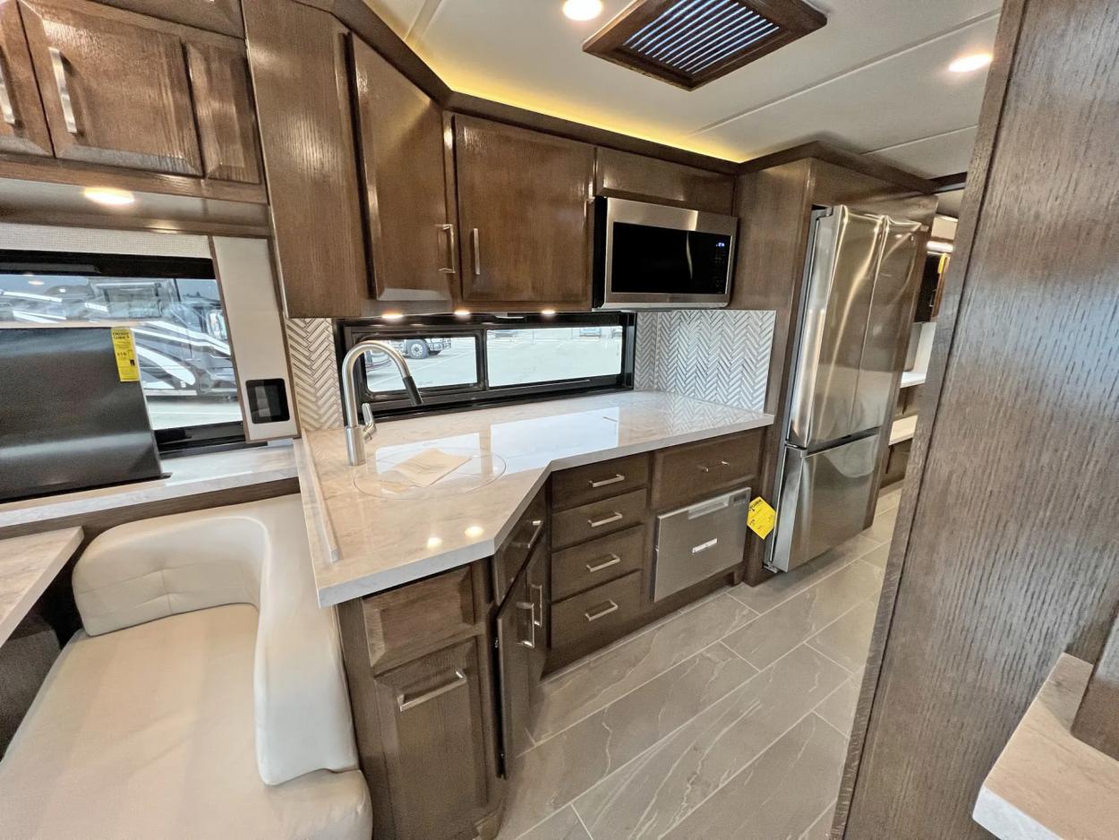 2023 Newmar New Aire 3543 | Photo 15 of 41