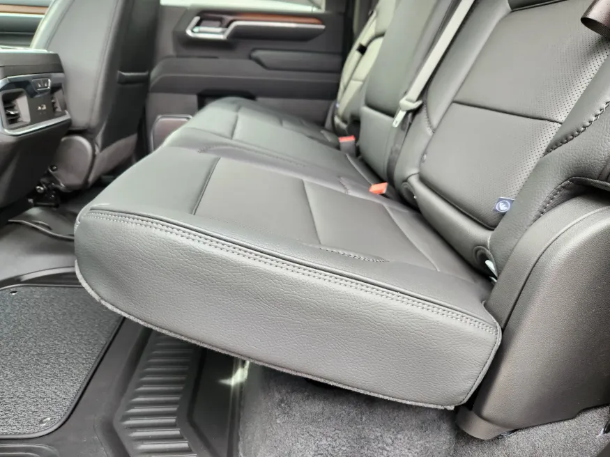 2026 GMC Sierra 3500HD Denali | Photo 10 of 31