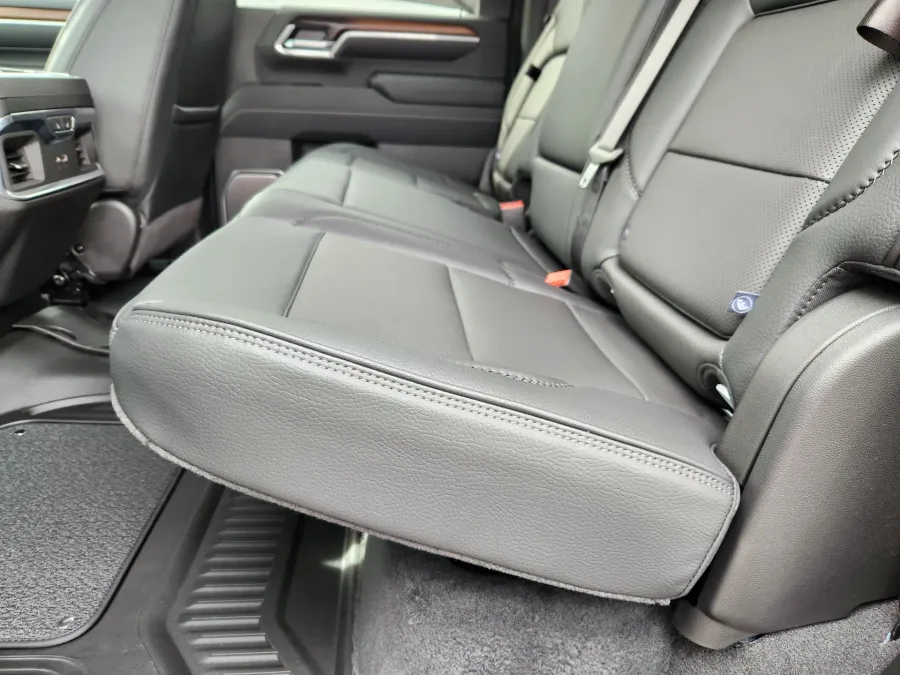 2026 GMC Sierra 3500HD Denali | Photo 10 of 31