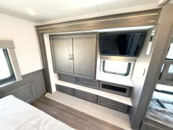 2027 Newmar Bay Star 3640 | Thumbnail Photo 18 of 31