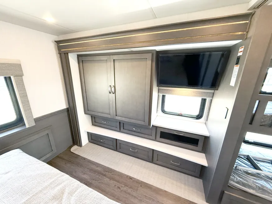 2027 Newmar Bay Star 3640 | Photo 18 of 31