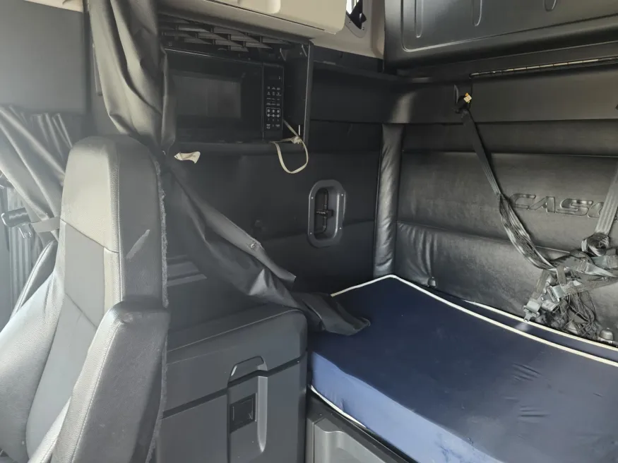 2023 Freightliner Cascadia 126 | Photo 13 of 22