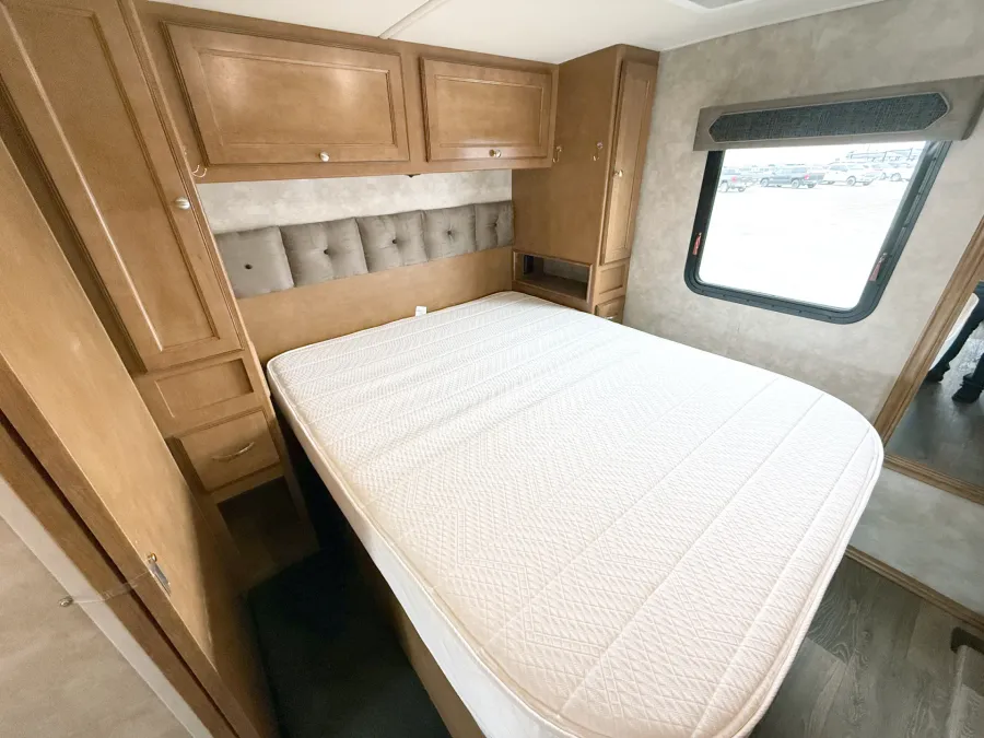 2018 Winnebago Vista 29 VE | Photo 13 of 24