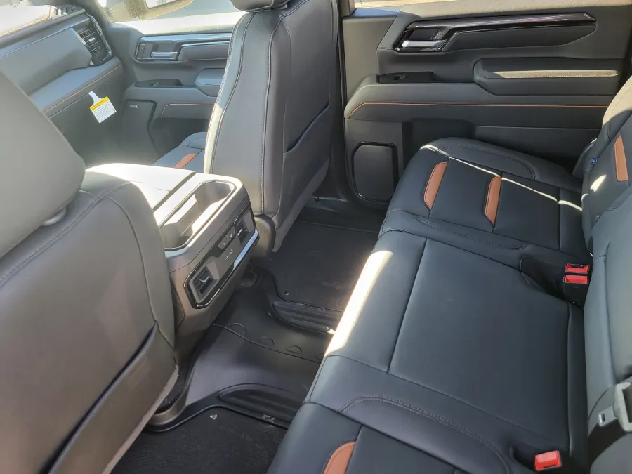 2026 GMC Sierra 2500HD AT4 | Photo 27 of 31