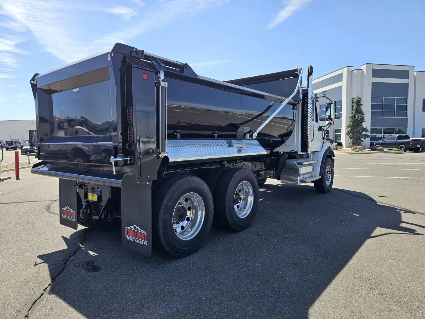 2025 Western Star 47X | Photo 4 of 18