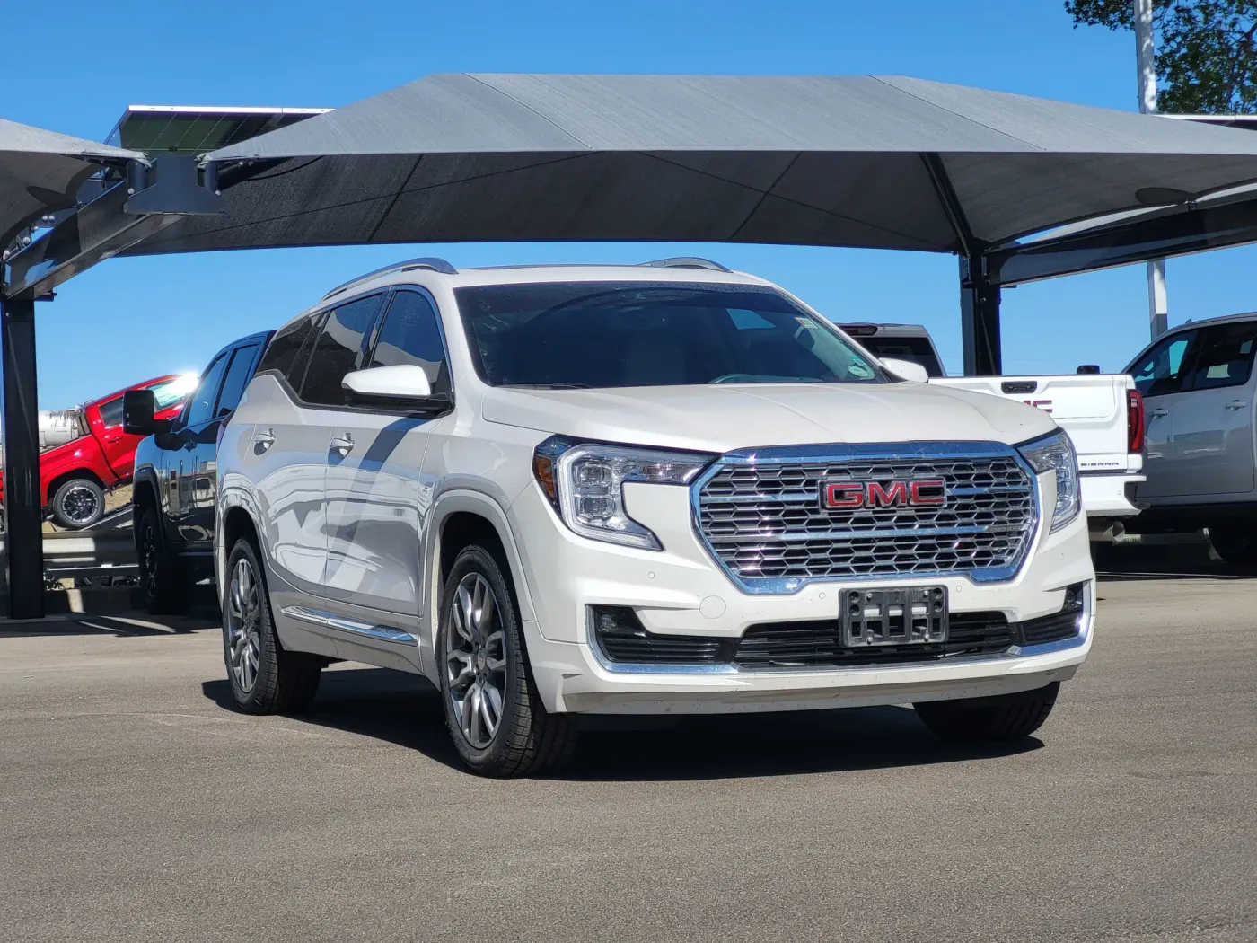 2023 GMC Terrain Denali | Photo 2 of 25
