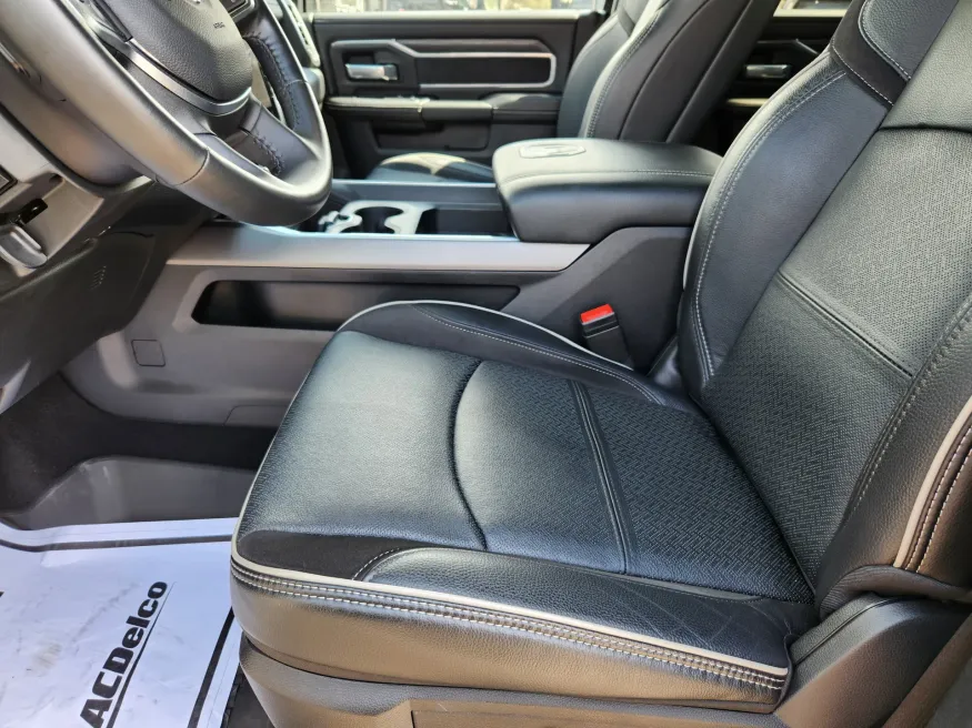 2024 RAM 3500 Laramie | Photo 8 of 33