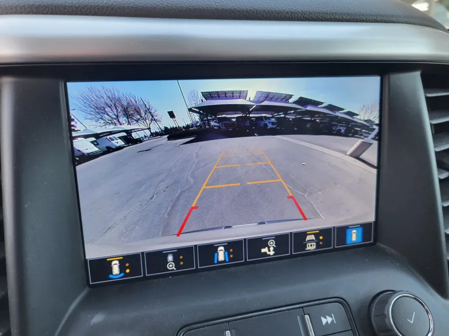 2023 GMC Acadia SLT | Photo 16 of 25