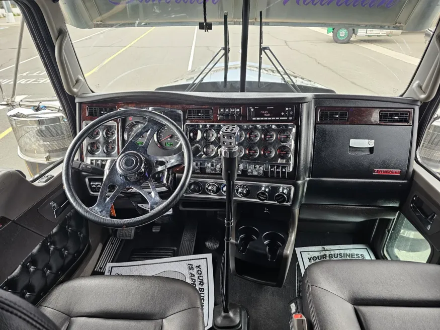 2023 Kenworth W900 | Photo 14 of 21