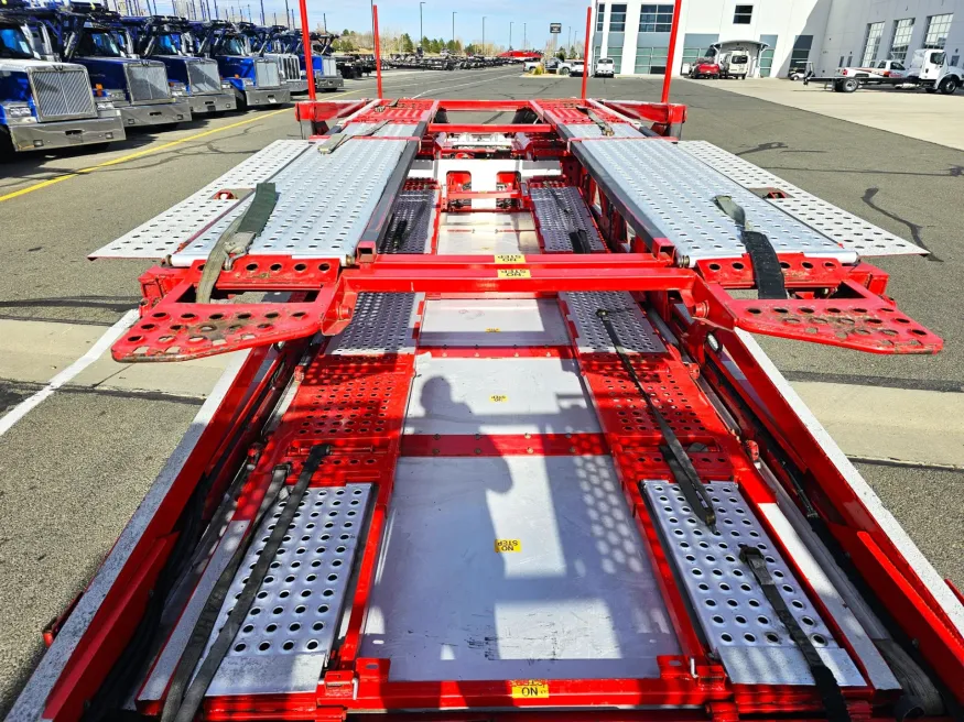 2020 Peterbilt 389 | Photo 6 of 34